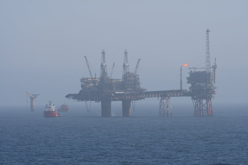 Mezi ropnými plošinami