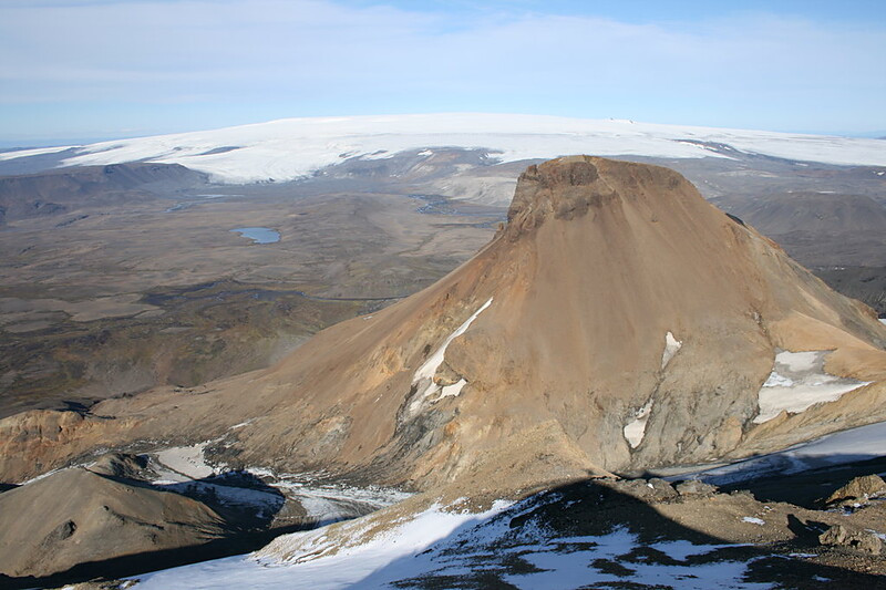 Ledovec Hofsjökull, vrchol Loðmundur v popředí