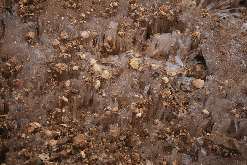 Kamínky na ledových jehličkách