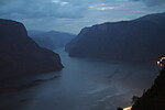 Aurlandský fjord v noci