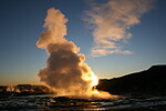 Strokkur v západu slunce