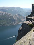 Loďka pod Preikestolen