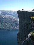 Lidé na Preikestolen